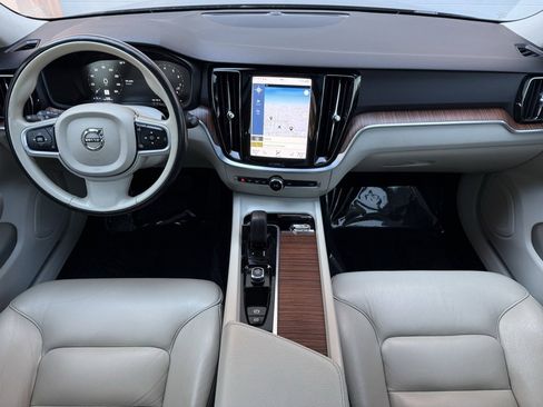 Used 2022 Volvo S60 B5 Momentum w/ Premium Package image 23