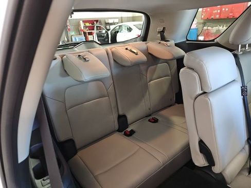 Used 2025 Nissan Pathfinder SL AWD/4WD image 20