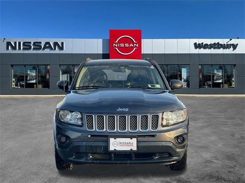 Used 2017 Jeep Compass Latitude image 2