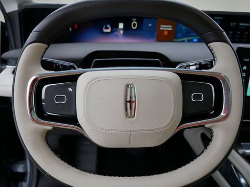 Used 2024 Lincoln Nautilus Black Label w/ Jet Appearance Package (87T) image 18