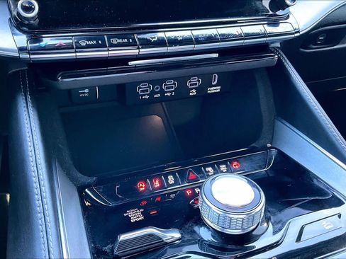 Used 2023 Jeep Wagoneer Series II image 32