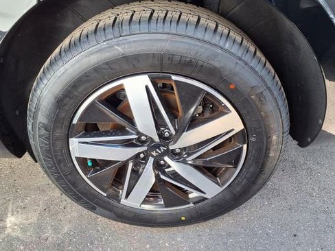 Used 2021 Kia Sorento S image 5