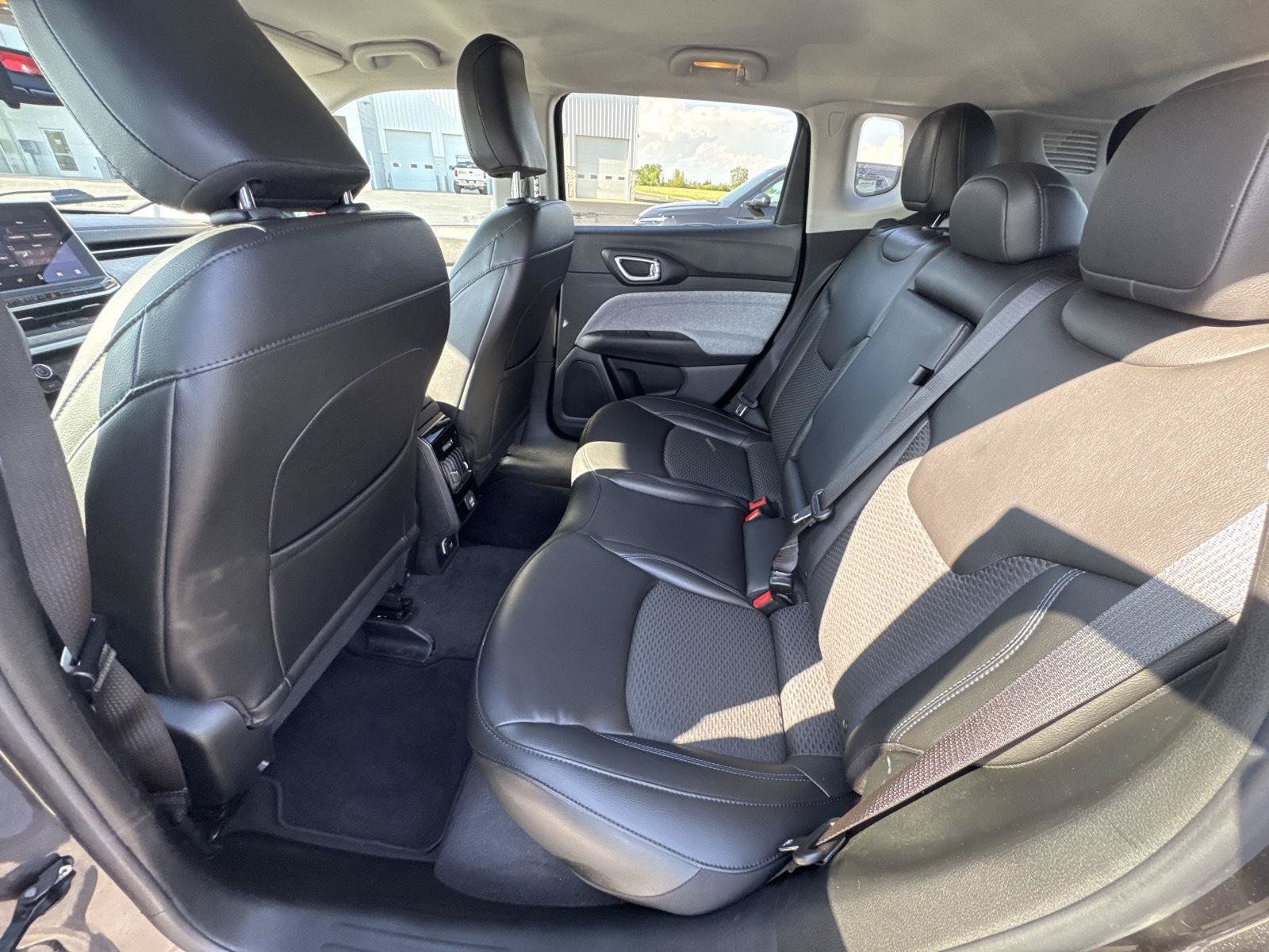 Used 2022 Jeep Compass Latitude AWD/4WD image 11