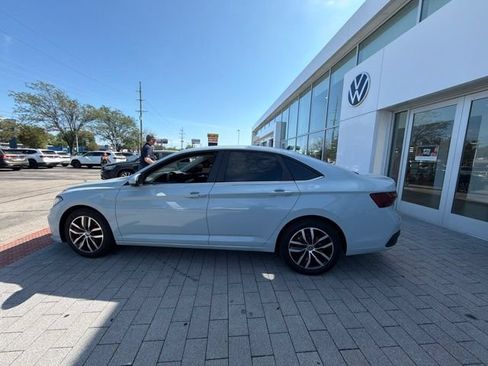 Used 2025 Volkswagen Jetta SE FWD image 10