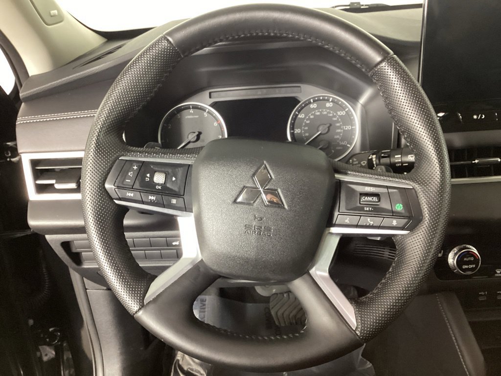 Used 2025 Mitsubishi Outlander SE AWD/4WD image 16