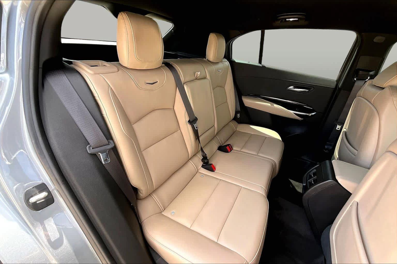 Used 2024 Cadillac XT4 Luxury w/ Cold Weather Package FWD image 20