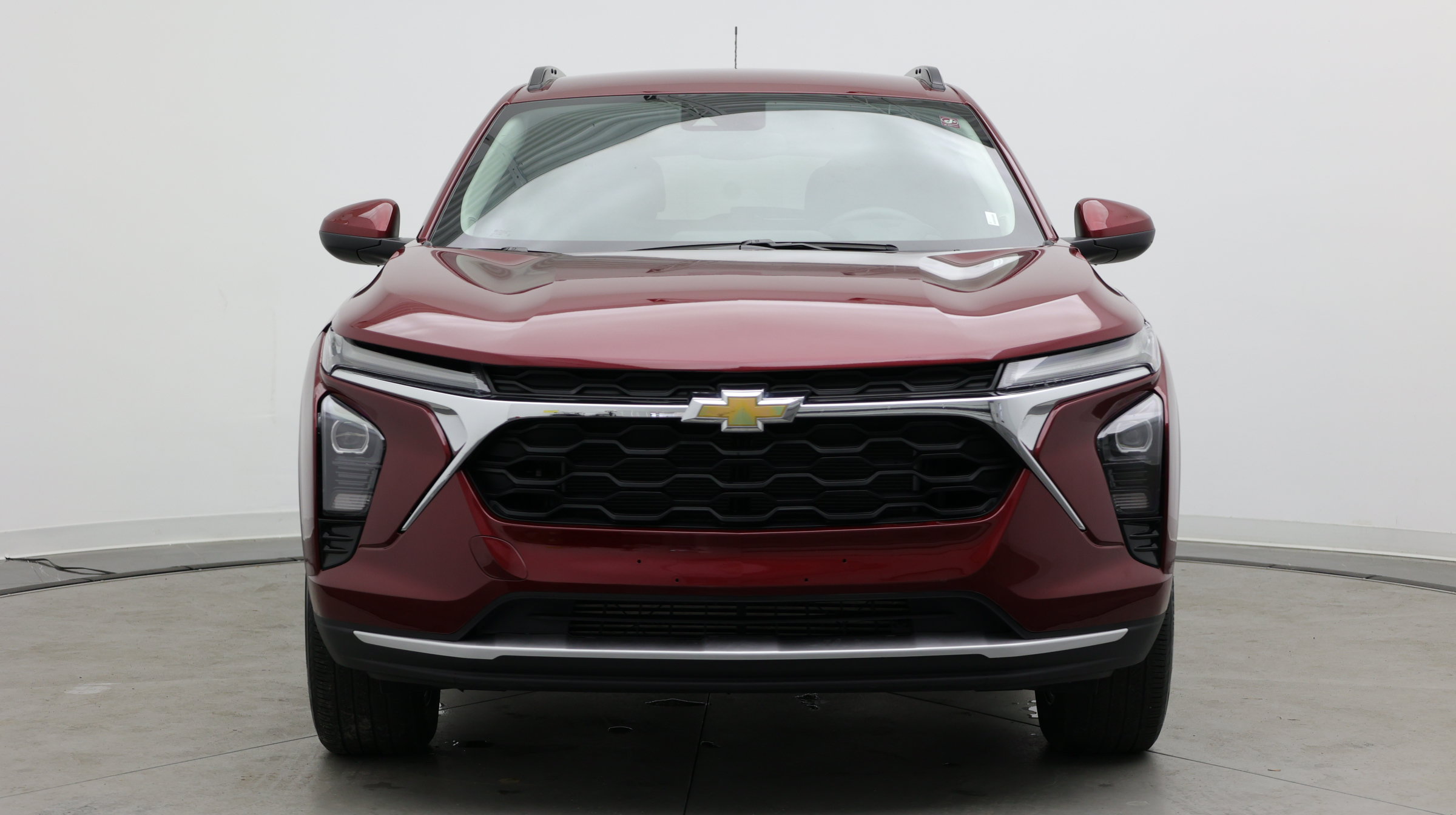 Used 2025 Chevrolet Trax LT FWD image 2