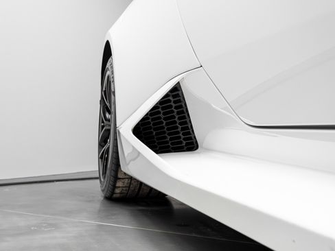 Used 2019 Lamborghini Huracan LP 580-2 RWD image 38