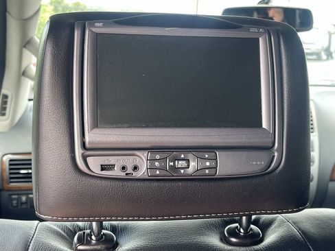 Used 2015 Nissan Armada Platinum w/ 2nd Row Captain Seat Package AWD/4WD image 18