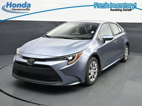 Used 2025 Toyota Corolla LE FWD image 4