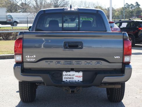 Used 2021 Toyota Tacoma SR image 3