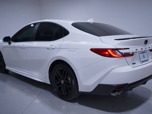 Used 2026 Toyota Camry SE w/ Convenience Package FWD image 3