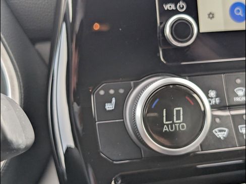 Used 2024 Toyota Highlander XLE AWD/4WD image 18