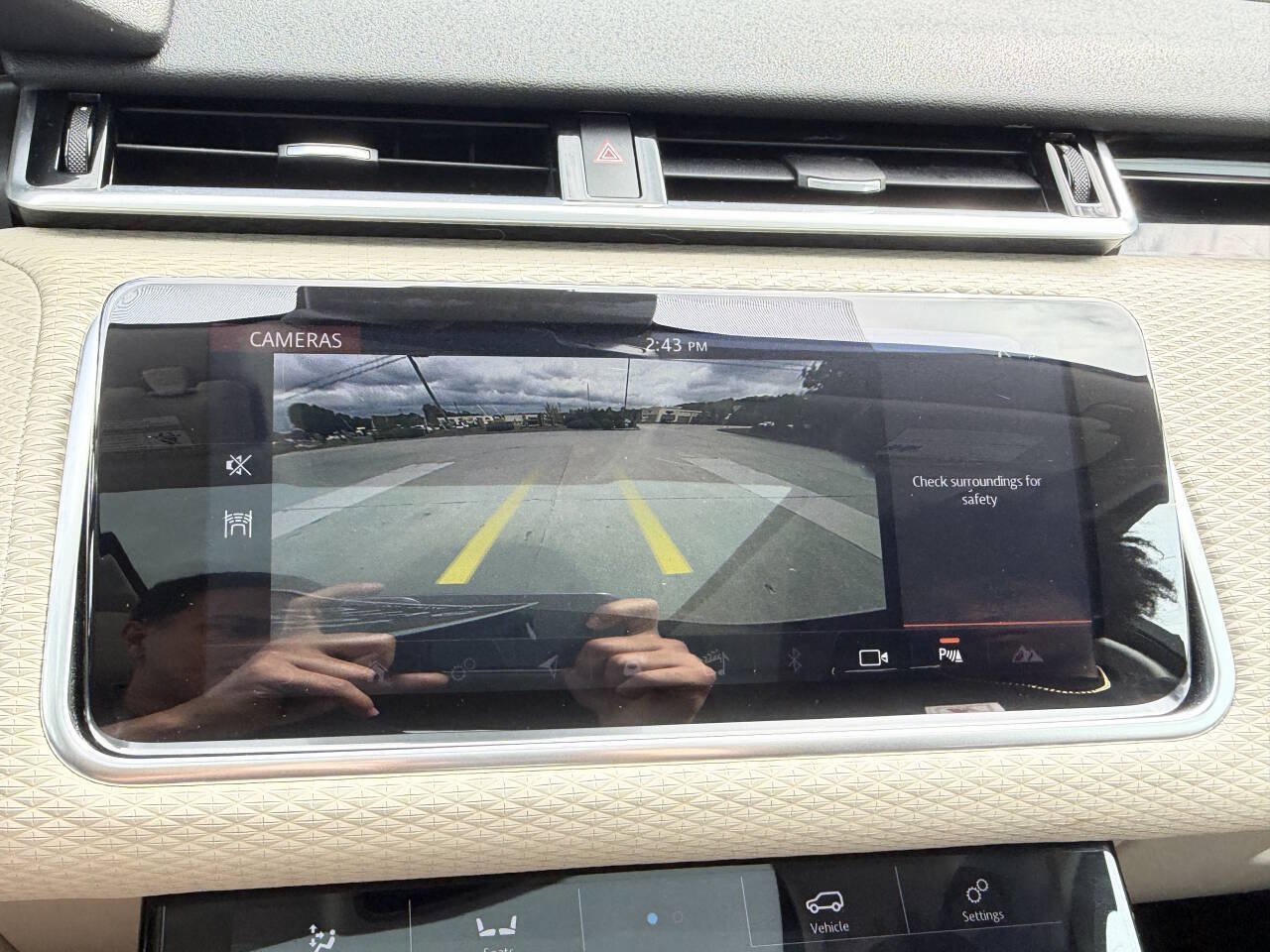 Used 2018 Land Rover Range Rover Velar S AWD/4WD image 16