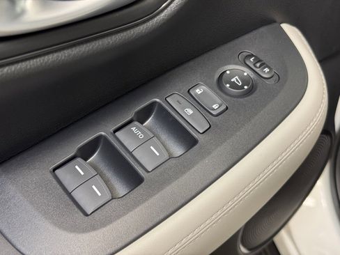 New 2026 Honda HR-V LX image 9