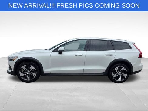 Used 2025 Volvo V60 B5 Cross Country Plus AWD/4WD image 3