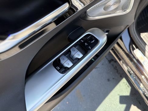 Used 2025 Mercedes-Benz C 300 Sedan image 15