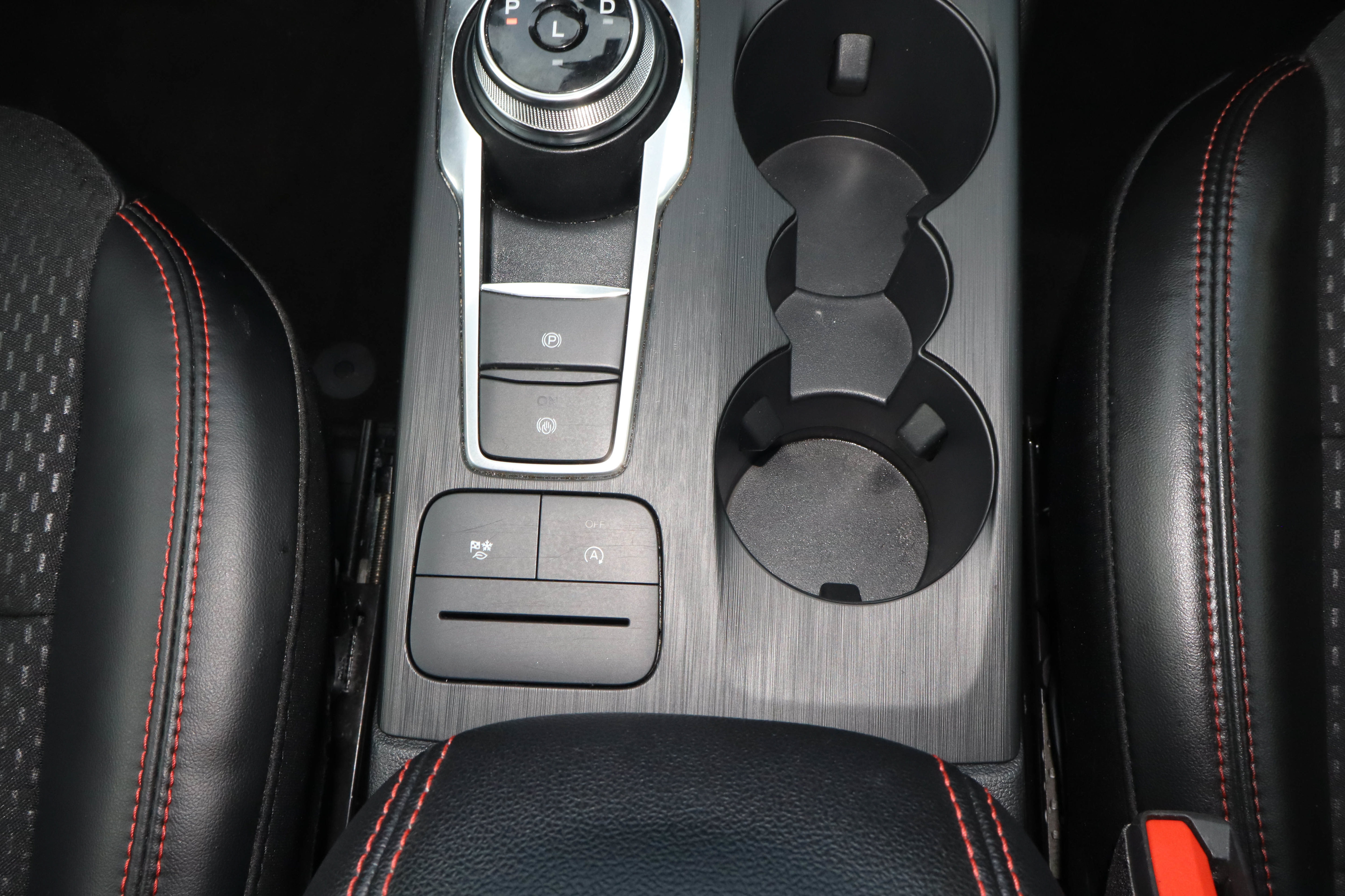 Used 2025 Ford Escape ST-Line FWD image 18