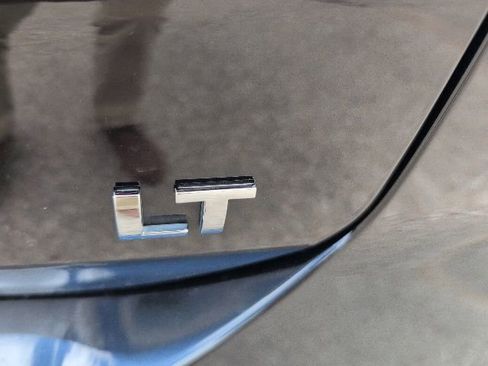 Used 2021 Chevrolet Equinox LT FWD image 19