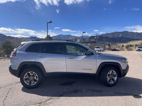 Used 2019 Jeep Cherokee Trailhawk w/ Comfort/Convenience Group image 8
