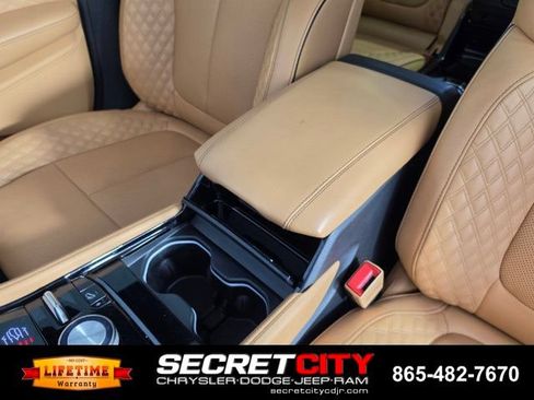 Used 2023 Jeep Grand Cherokee L Summit AWD/4WD image 23