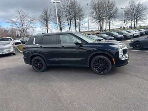 Used 2023 Mitsubishi Outlander SE image 9