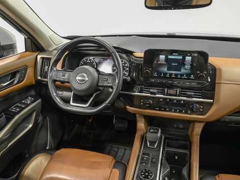 Used 2022 Nissan Pathfinder Platinum image 30