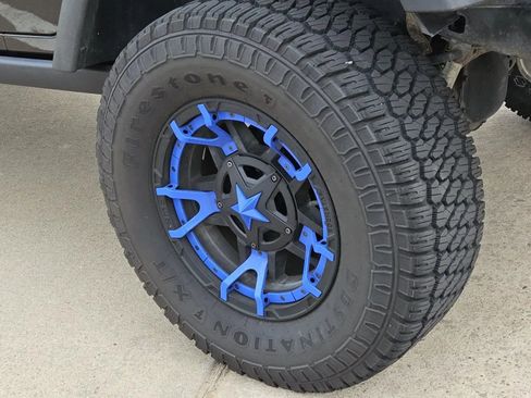 Used 2017 Jeep Wrangler Unlimited Rubicon w/ Connectivity Group image 7