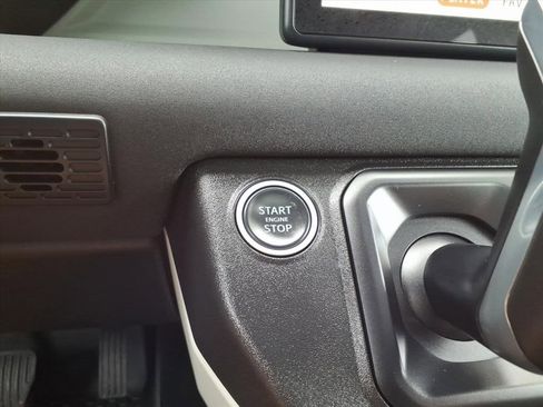 Used 2022 Land Rover Defender 110 SE image 25