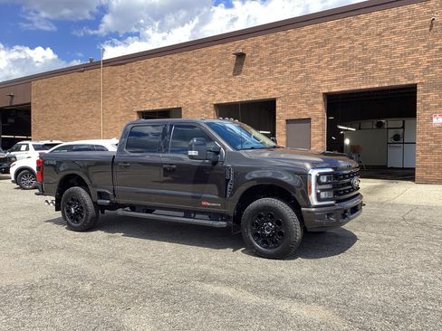 Used 2024 Ford F250 Lariat w/ Lariat Ultimate Package AWD/4WD image 1