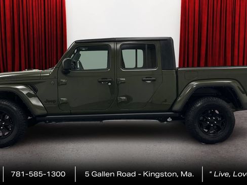 Used 2022 Jeep Gladiator Sport AWD/4WD image 8