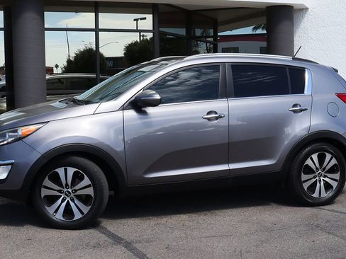 Used 2011 Kia Sportage EX w/ Premium Pkg w/Leather Seats image 4