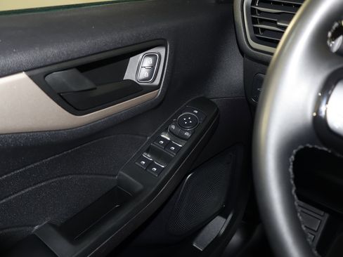 Used 2022 Ford Escape SE w/ SE Sport Appearance Package image 30