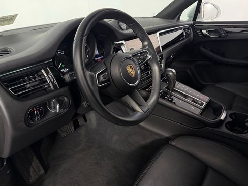 Used 2025 Porsche Macan AWD/4WD image 20