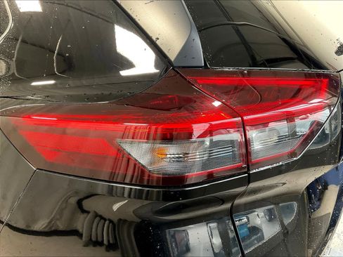 Certified 2023 Nissan Rogue SV AWD/4WD image 34