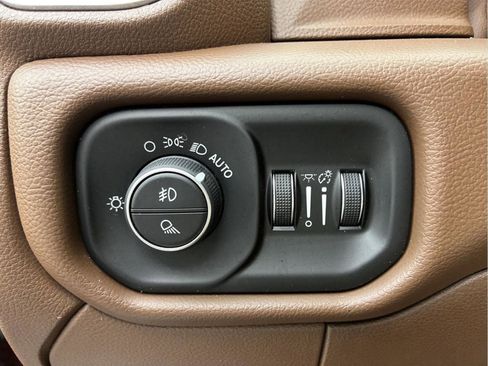 Used 2021 RAM 2500 Laramie AWD/4WD image 17