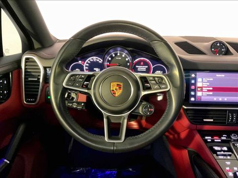 Certified 2022 Porsche Cayenne Platinum Edition image 15