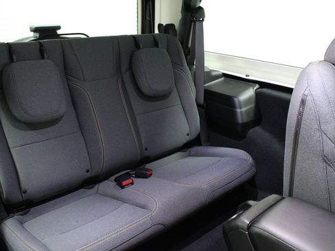 Used 2025 Jeep Wrangler Sport image 17