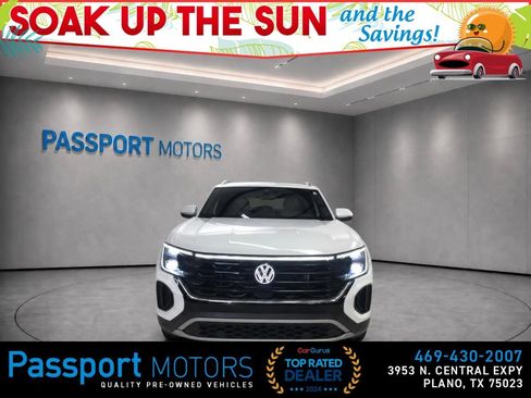 Used 2024 Volkswagen Atlas Cross Sport SE FWD image 2