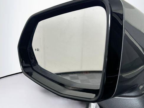 Used 2023 Cadillac XT4 Luxury w/ Cold Weather Package FWD image 16
