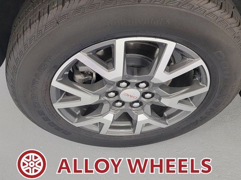 Used 2023 GMC Acadia SLE w/ Driver Convenience Package image 12