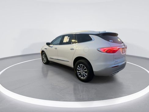 Used 2023 Buick Enclave Essence image 6