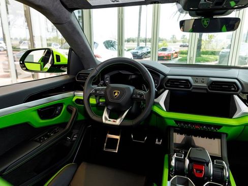 Used 2025 Lamborghini Urus SE image 43