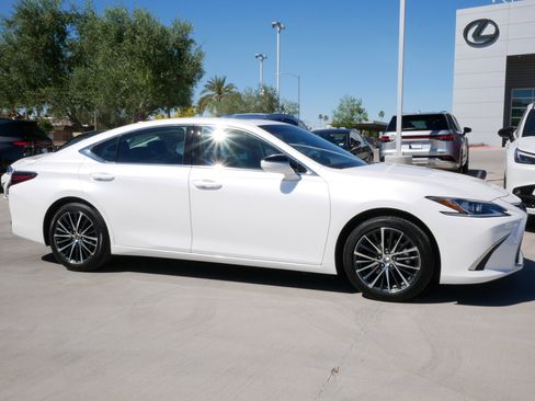 Used 2025 Lexus ES 300h w/ Premium Package image 15