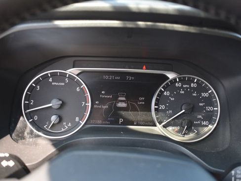 Used 2025 Nissan Rogue SV AWD/4WD image 16