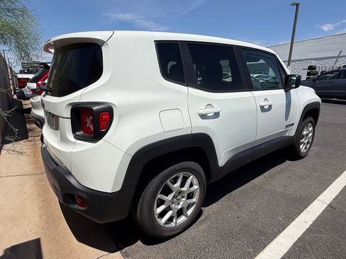 Used 2023 Jeep Renegade Latitude AWD/4WD image 4