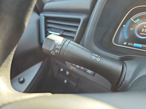 Used 2024 Nissan Leaf S image 28