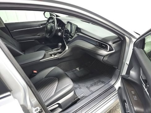 Used 2024 Toyota Camry SE image 15