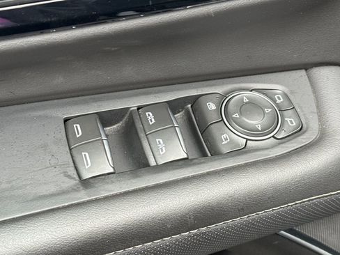 Used 2025 Chevrolet Tahoe Premier image 18