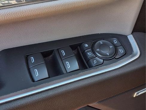 Certified 2024 Chevrolet Silverado 2500 LTZ w/ LTZ Premium Package image 17